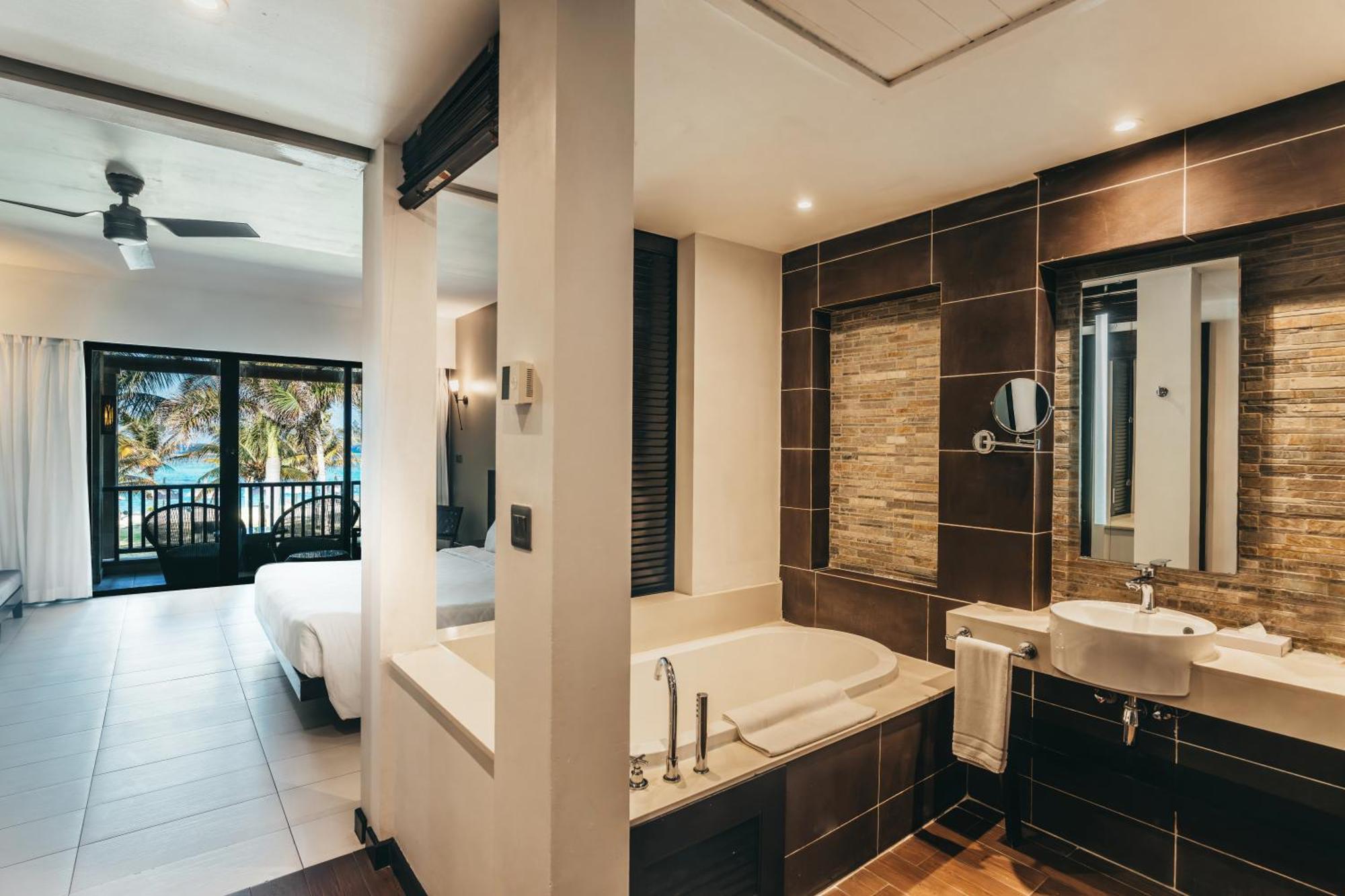 Crystals Beach Resort Belle Mare, A Member Of Radisson Individuals Palmar Exterior foto