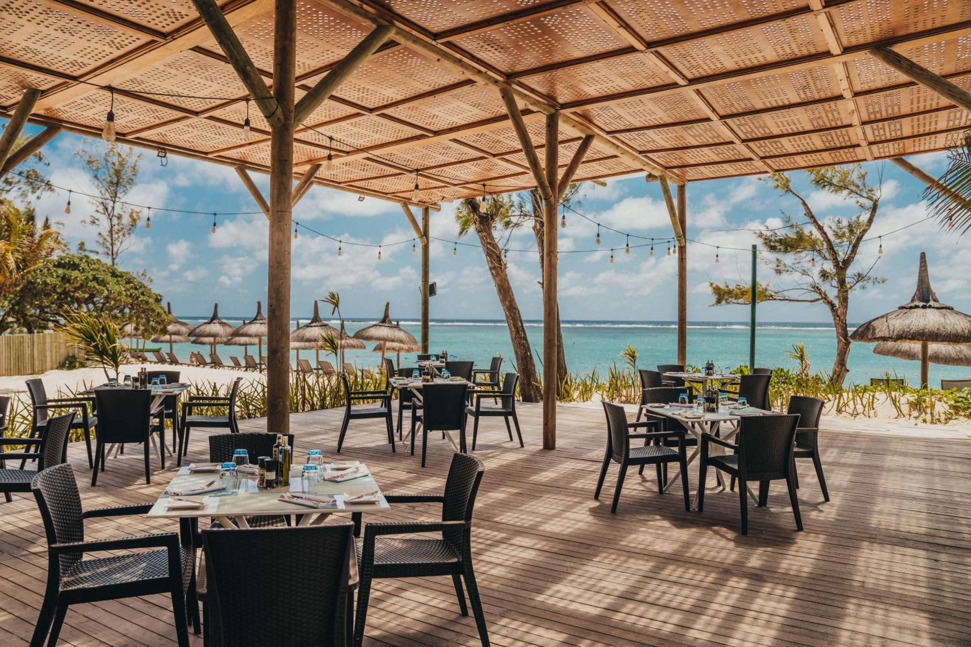 Crystals Beach Resort Belle Mare, A Member Of Radisson Individuals Palmar Exterior foto