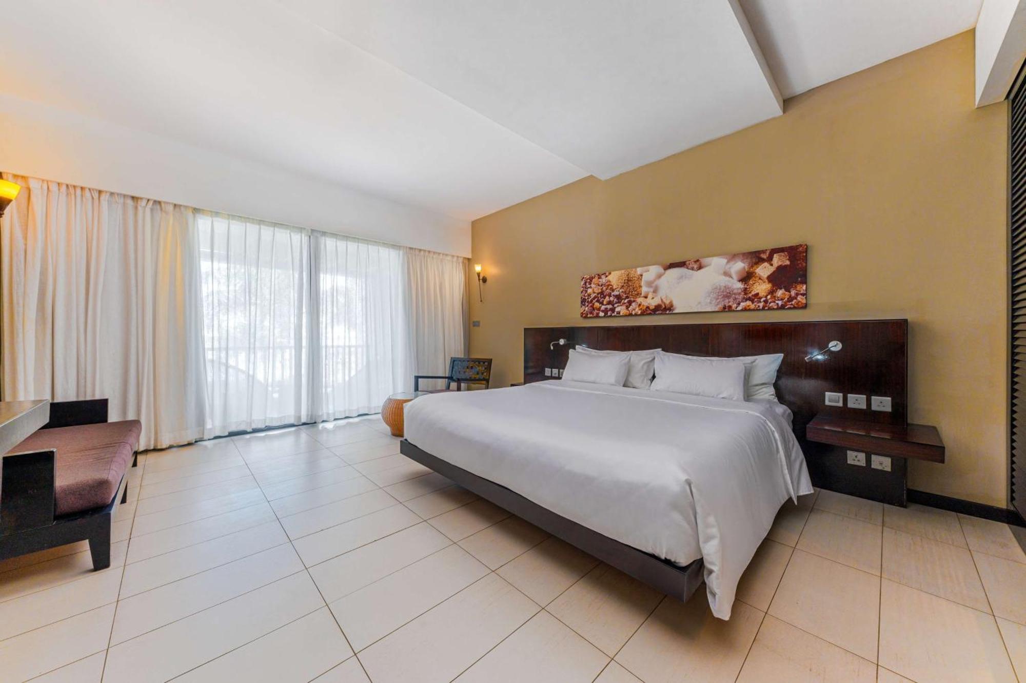 Crystals Beach Resort Belle Mare, A Member Of Radisson Individuals Palmar Exterior foto